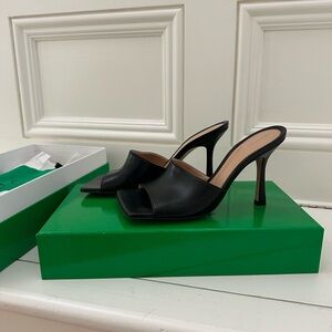Bottega Veneta Authentic Stretch Sandal Lounge Nappa Black Size 36.5